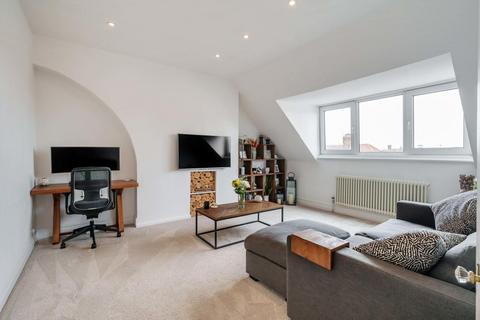 2 bedroom flat for sale, Ravenslea Road, Balham