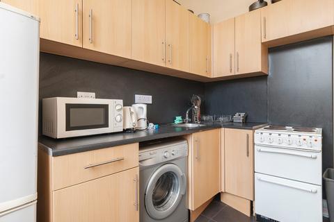 6 bedroom flat to rent, 1620L – Salisbury Place, Edinburgh, EH9 1SL