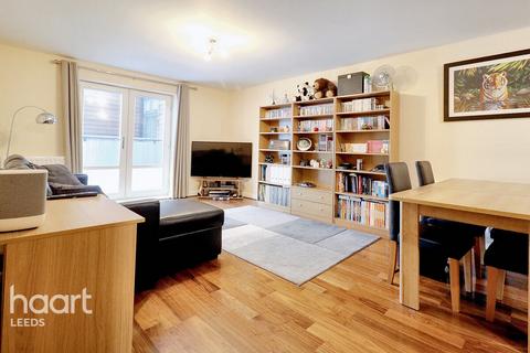 2 bedroom apartment for sale, 9 Tudor Way, Leeds