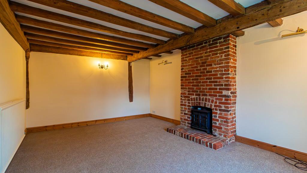 Halesworth IP19 4 bed detached house to rent £1,500 pcm (£346 pw)