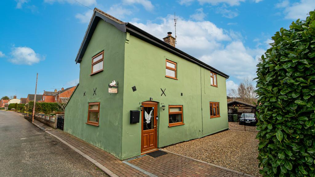 Black Street, Lowestoft NR33 2 bed cottage for sale £400,000