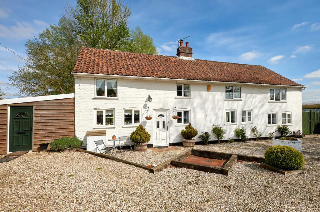Norwich Road, Norwich NR14 4 bed detached house for sale £799,950