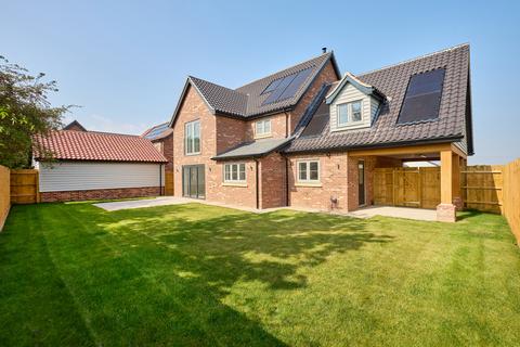 4 bedroom detached house for sale, Old Coopers Yard, Aslacton NR15