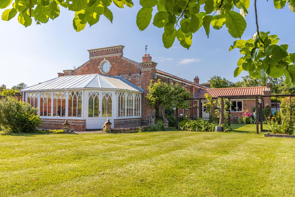 Flixton Hall Estate, Bungay NR35 4 bed end of terrace house for sale