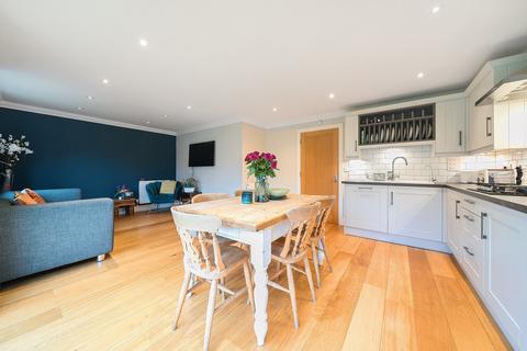 16 Soprano Way, Esher, KT10 0DG