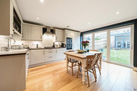 16 Soprano Way, Esher, KT10 0DG