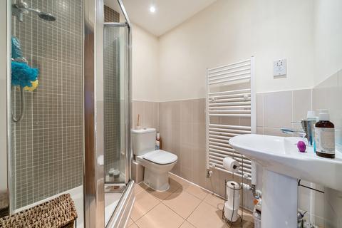 16 Soprano Way, Esher, KT10 0DG