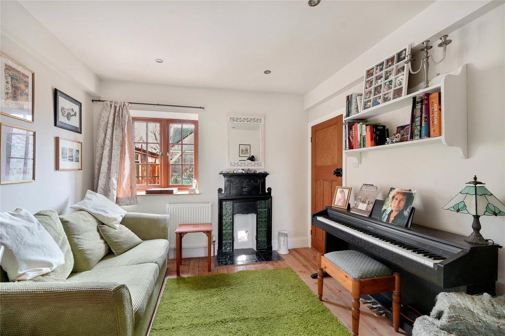 Holly Garth, Bogs Lane, Harrogate... 4 bed detached house £550,000