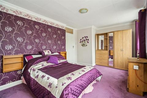 38 Hurstfield Crescent, Hayes, UB4 8DW