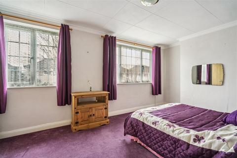 38 Hurstfield Crescent, Hayes, UB4 8DW