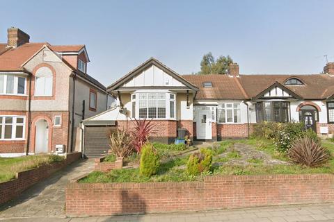 4 bedroom semi-detached house for sale - Horns Road, Ilford IG6