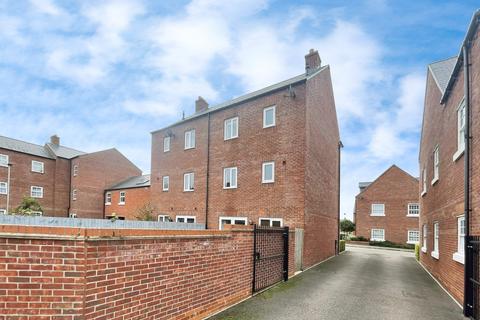 4 bedroom semi-detached house to rent, Lavender Lane