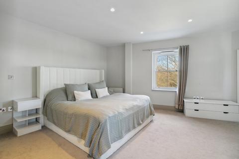 2 bedroom duplex for sale, Bolingbroke Grove, London, SW11