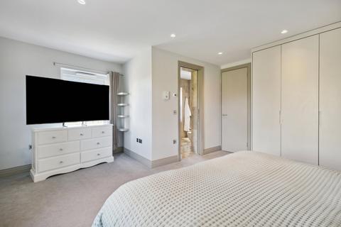 2 bedroom duplex for sale, Bolingbroke Grove, London, SW11