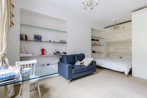 Studio to rent, Cornwall Gardens, South Kensington, London, SW7