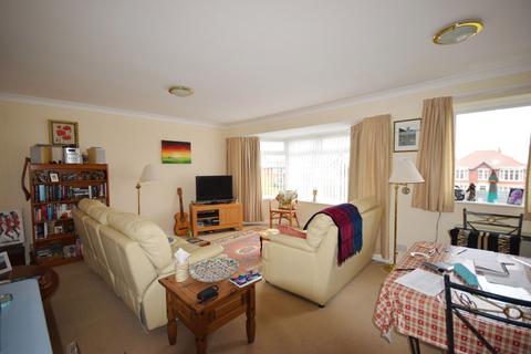 2 bedroom flat for sale - 71 Clifton Drive, Lytham St. Annes, Lancashire, FY8 1BZ