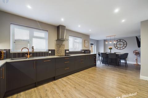 4 bedroom detached house for sale, Castlefields, Stoke Mandeville