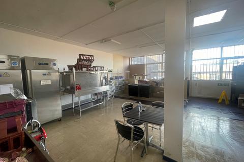 Cafe to rent, 1-3 Nicholas Way, Dunstable LU6