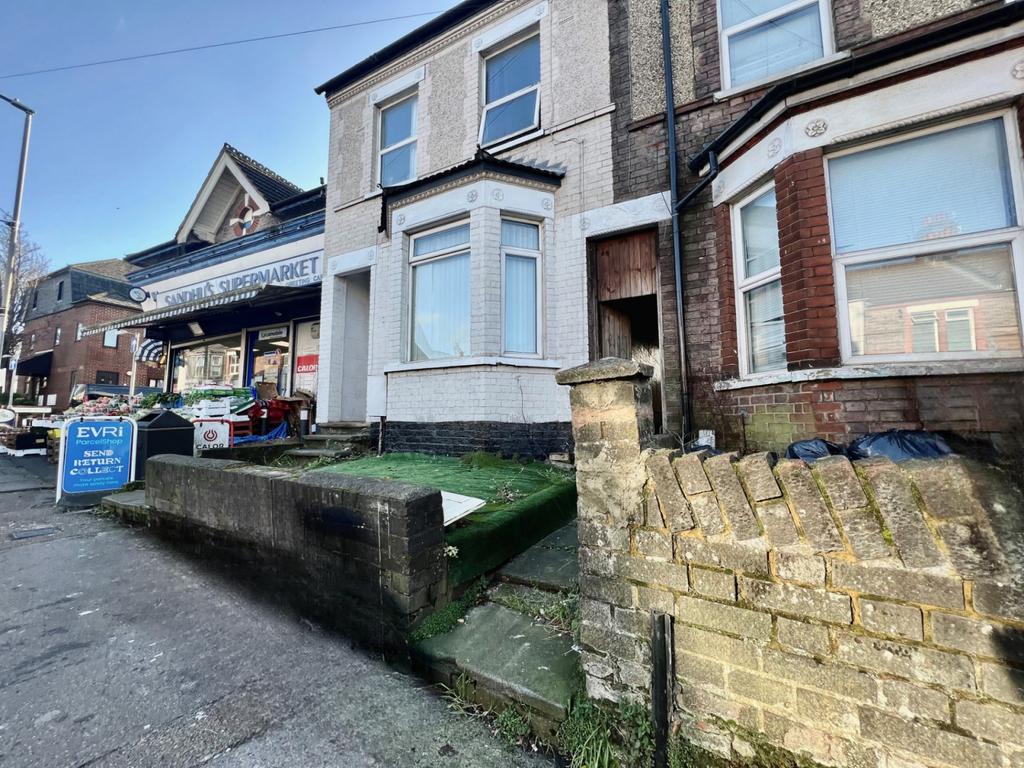5 Bedroom HMO on Dallow Road a rare investment op