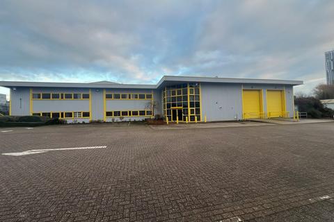 Industrial unit to rent, Salford M50
