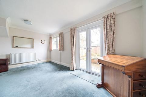 3 Arthur Close, Farnham, GU9 8PE