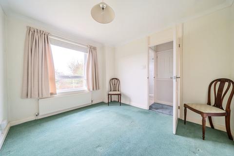 3 Arthur Close, Farnham, GU9 8PE