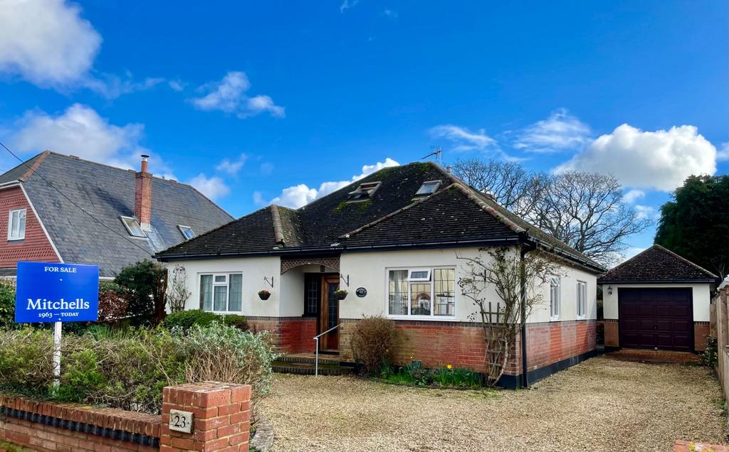 Marley Avenue, New Milton, Hampshire, BH25 3 bed bungalow for sale £