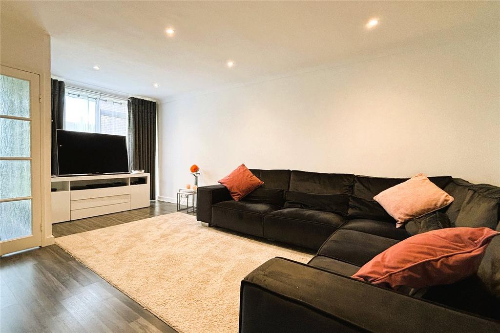Laleham, Surrey TW18 3 bed terraced house for sale £450,000