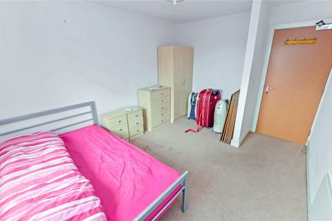 2 bedroom flat to rent, Renolds House, Lamba Court, Everard Street, Salford, M5
