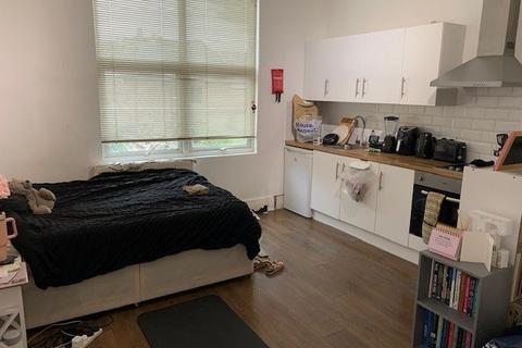 Studio to rent, Manstone Road, Kilburn NW2