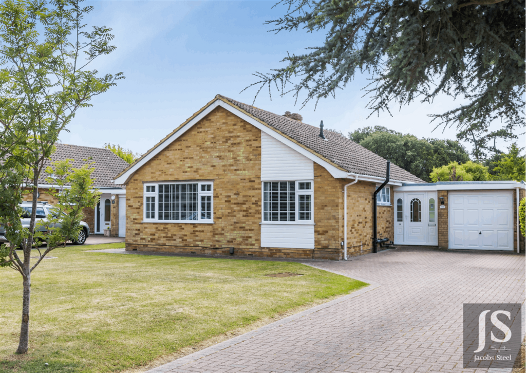 Fernhurst Drive, Goringbysea, BN12 3 bed detached bungalow for sale