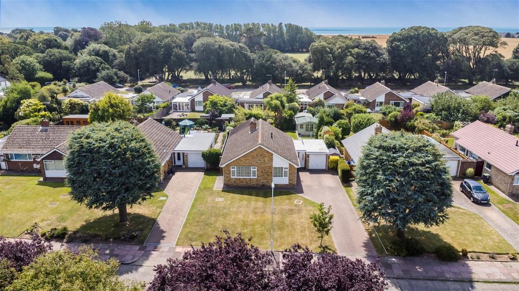 Fernhurst Drive, Goringbysea, BN12 3 bed detached bungalow for sale