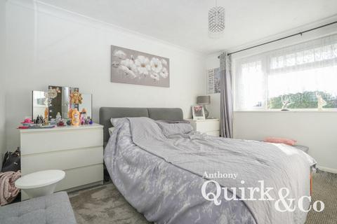 2 bedroom semi-detached bungalow for sale, Almond Walk, Canvey Island, SS8