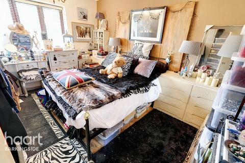 2 bedroom maisonette for sale, Caernarvon Drive, Clayhall