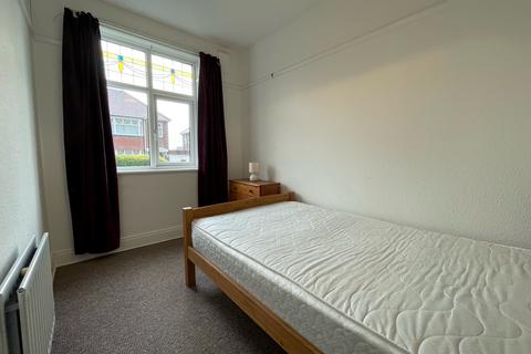 3 bedroom flat to rent - Ovington Grove, Fenham, Newcastle upon Tyne, NE5