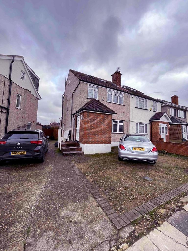 Spacious Five Bed House to Let in Hayes UB4 £350