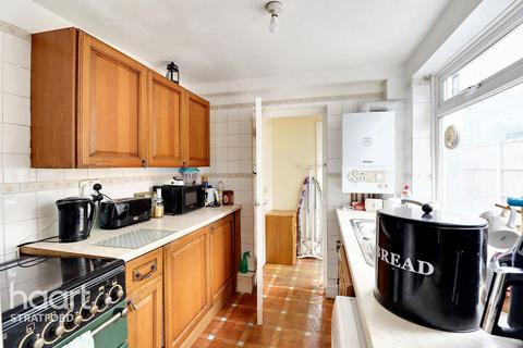 2 Holness Road, London, E15 4EN