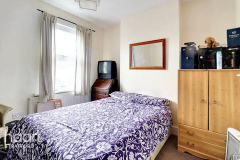 2 Holness Road, London, E15 4EN