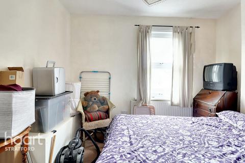 2 Holness Road, London, E15 4EN
