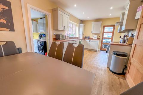 9 Mallard Close, Healing, Grimsby, DN41 7PX