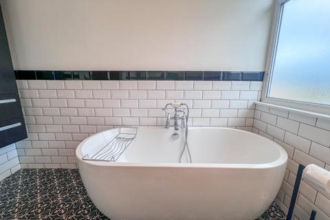 9 Mallard Close, Healing, Grimsby, DN41 7PX