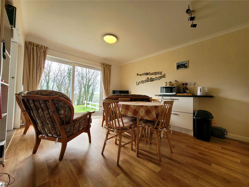Devon Court, Freshwater East... 2 bed flat for sale £100,000