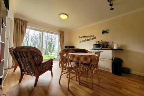 22 Devon Court, Freshwater East, Pembroke, SA71 5LH