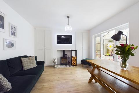 4 Lynton Avenue, Northampton, NN2 8LX