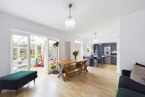 4 Lynton Avenue, Northampton, NN2 8LX