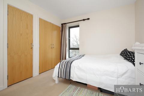 2 bedroom flat for sale - Winkfield Road, Wood Green, London, N22