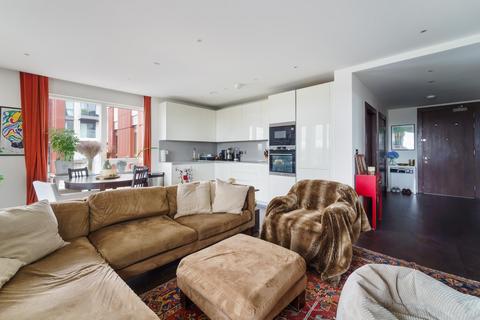 2 bedroom apartment for sale, Montrose Building, Malthouse Road, London, SW11