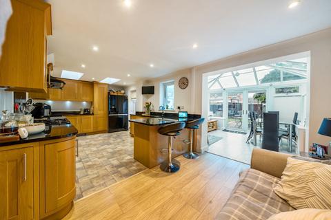 4 Escombe Drive, Guildford, GU2 9RE