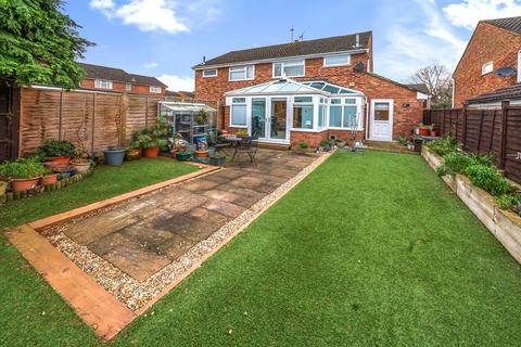 4 Escombe Drive, Guildford, GU2 9RE