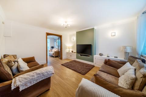 4 Escombe Drive, Guildford, GU2 9RE